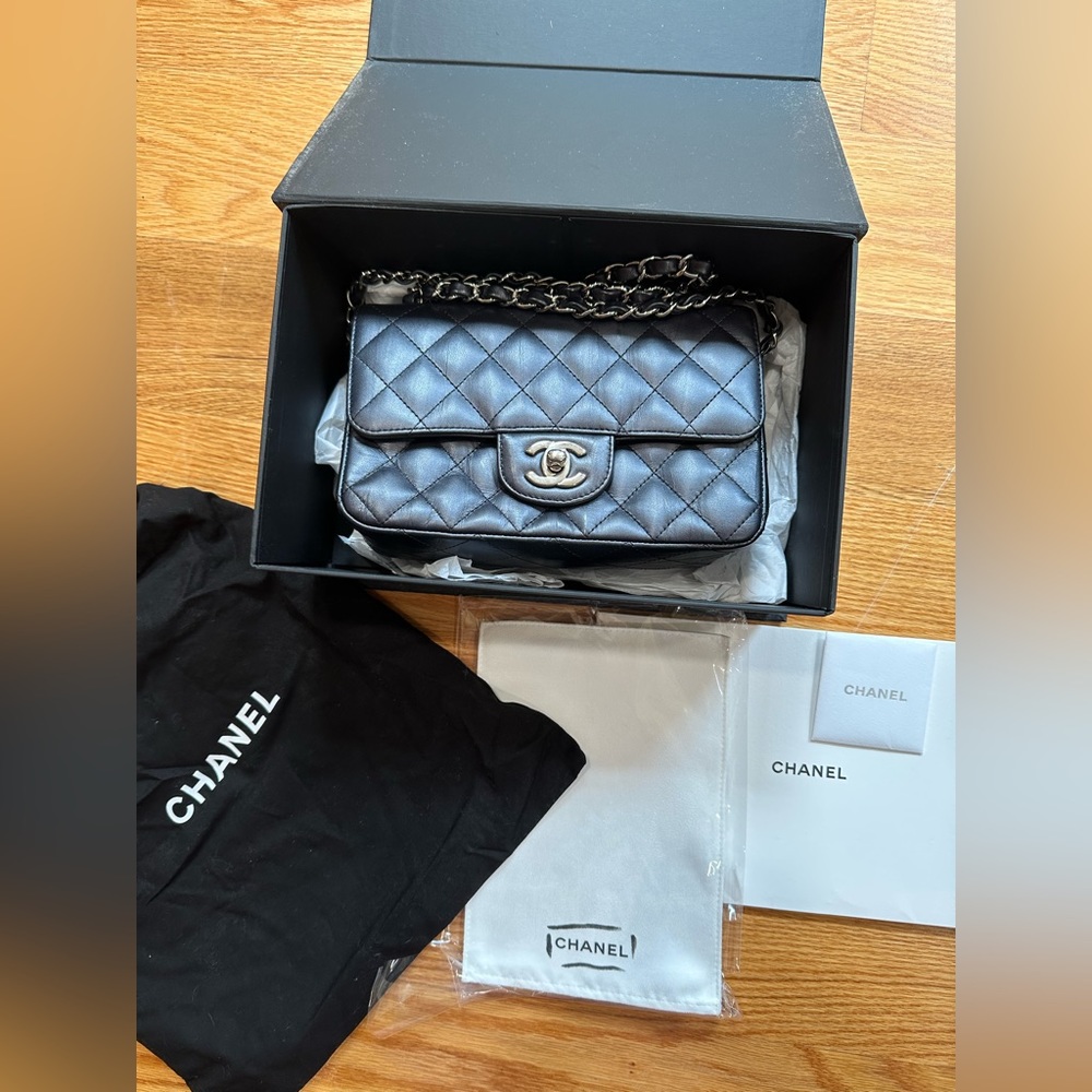 AUTHENTIC CHANEL BAG w/ ORIGINAL BOX & DUST BAG & AUTHENTICITY CARD